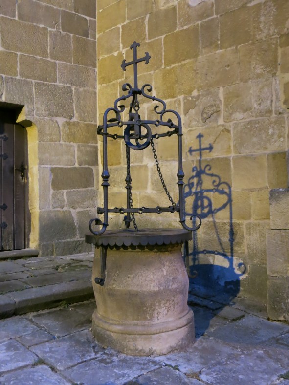 Pozo exterior en San Juan de Rabanera