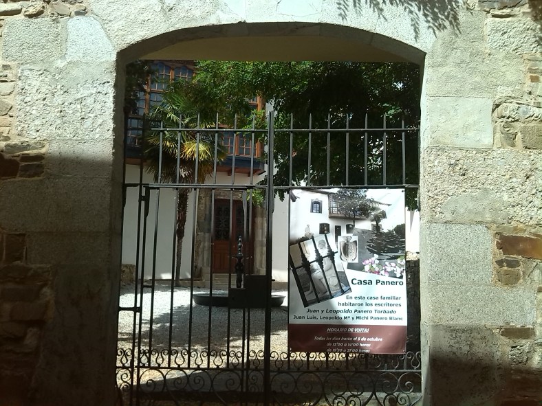 Cartel anunciador de los horarios de visita