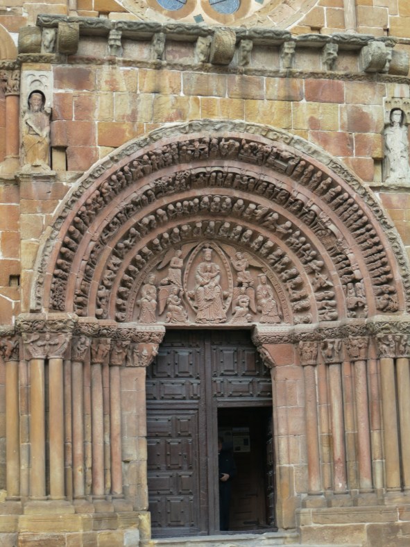 Portada de San Pedro