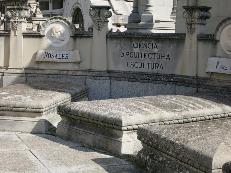 Panteón de Hombres Ilustres del cementerio Sacramental de San Justo. Tumbas de Eduardo Rosales