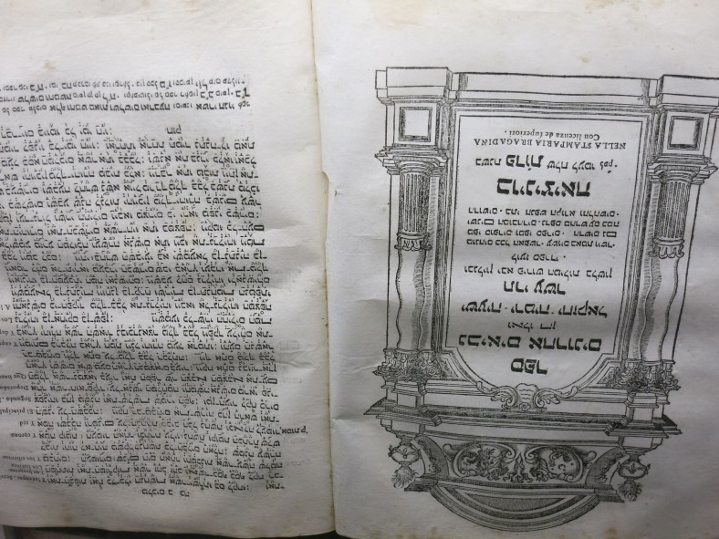 Biblia hebrea con glosas en ladino