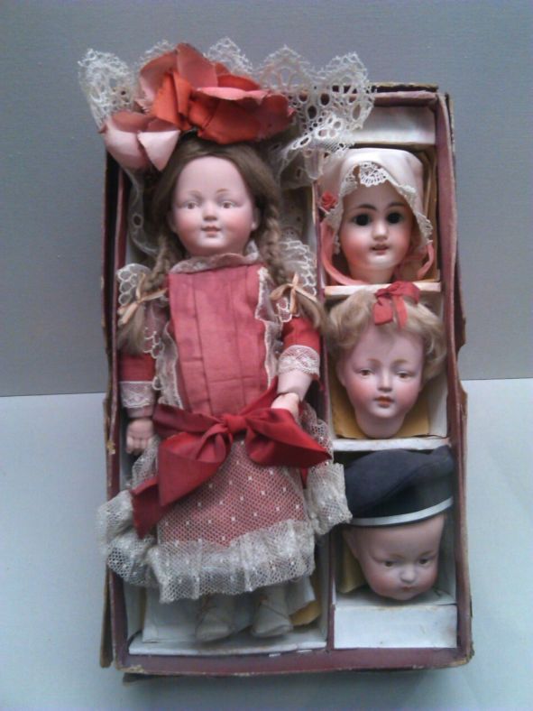 muñecos modernistas